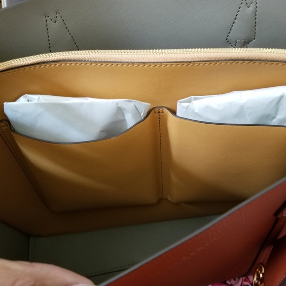 TORY BURCH PERRY TRIPLE-COMPARTMENT TOTE (NWT) - Picture 6 of 8